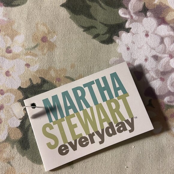 🏡🏡Martha Stewart Hydrangea Reversible Placemats Set of Four NWT - Picture 4 of 6